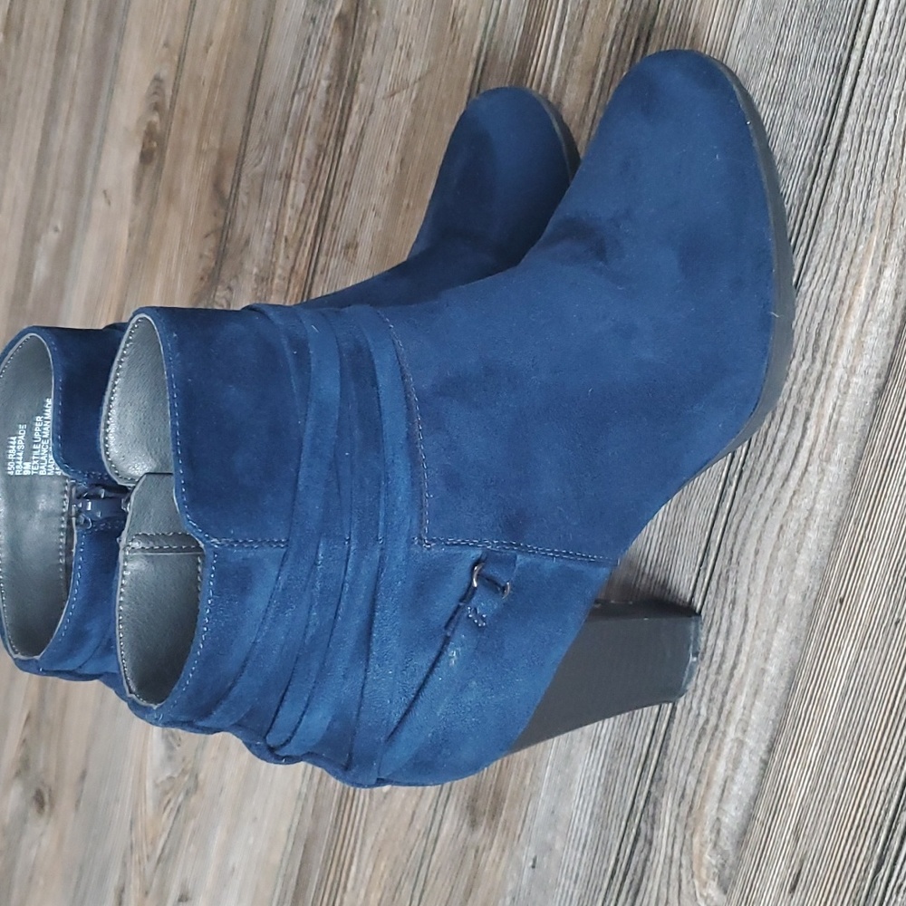 Rialto Spade Faux Suede Ankle Bootie in Midnight Size 9M - Picture 2 of 12